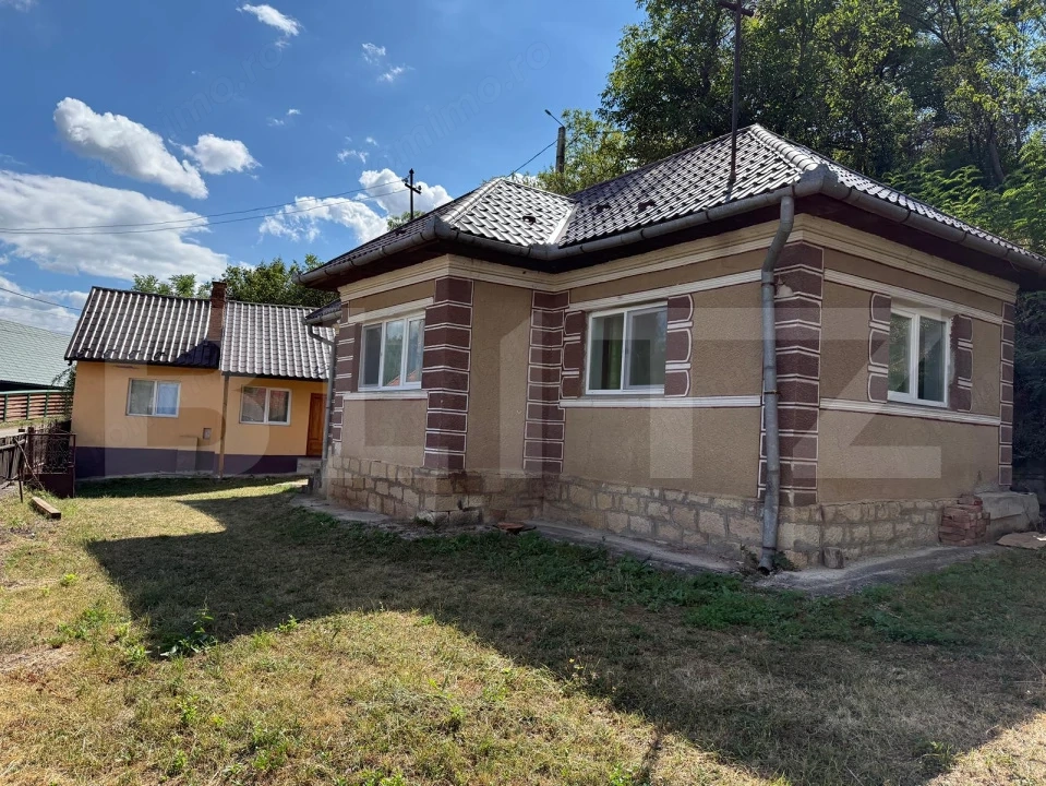 Casa individuala, 65 mp, teren 1800 mp, zona Izvorul Crisului