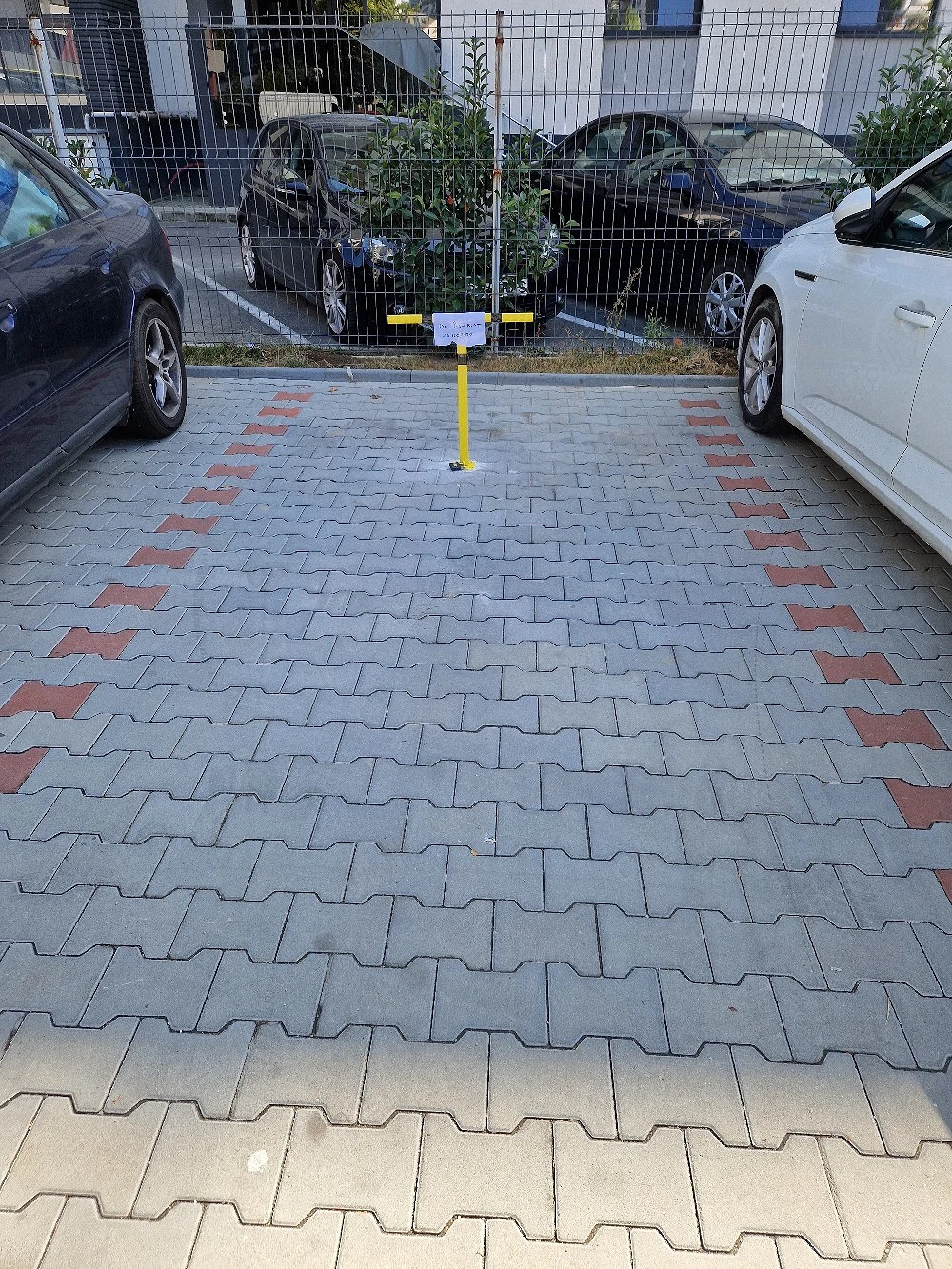 Închiriez loc de parcare   Sofia Sky
