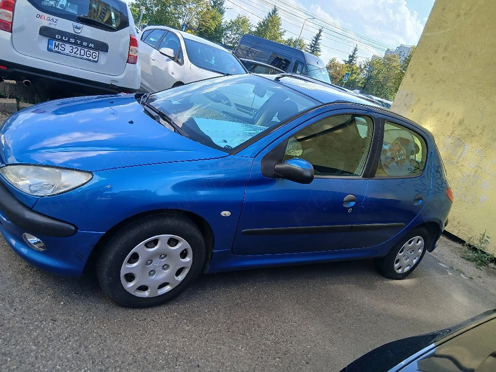 se vinde autoturism