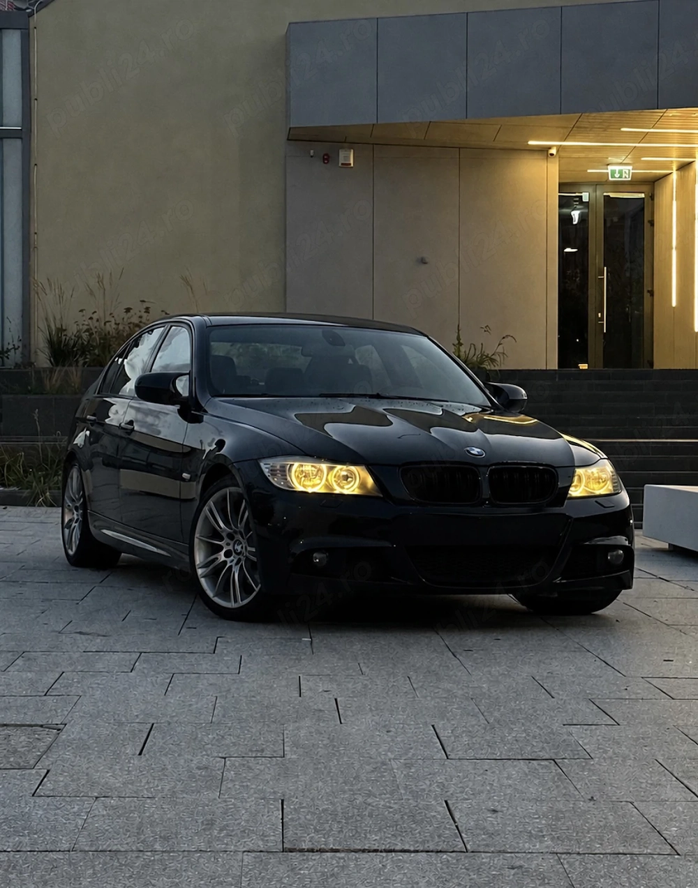 BMW Seria 3 E90 320d lci pachet M interior exterior