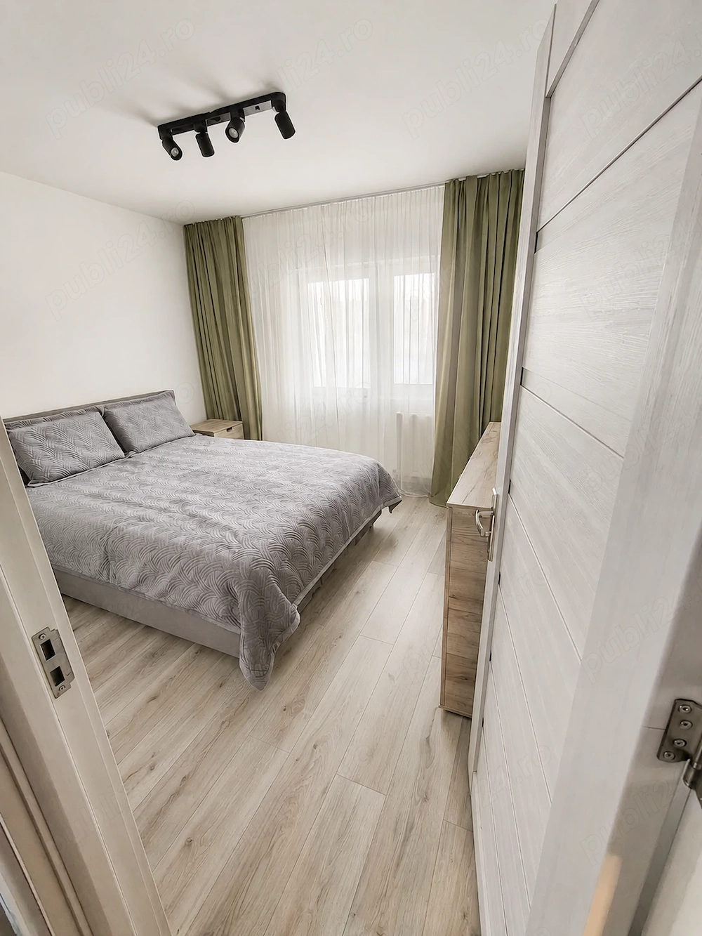Apartament 4 camere CARACAL decomandat HCC 90 mp2 etaj 2