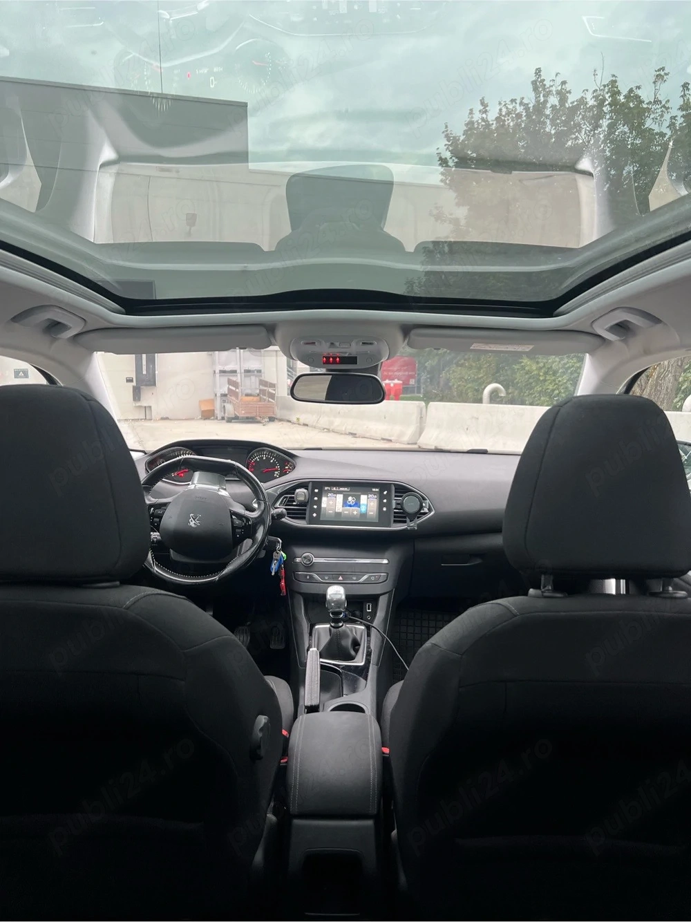 Se vinde autoturismul marca Peugeot 308 ,anul 2016