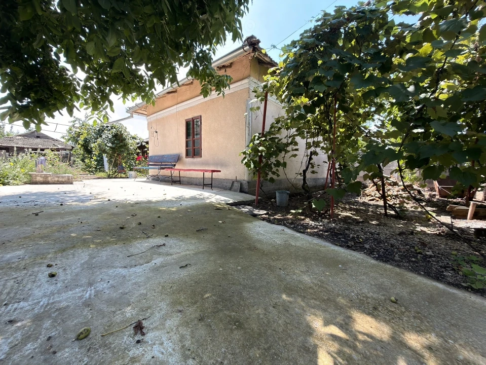 Casă de vânzare, 115 mp, teren 700 mp, zona Leu