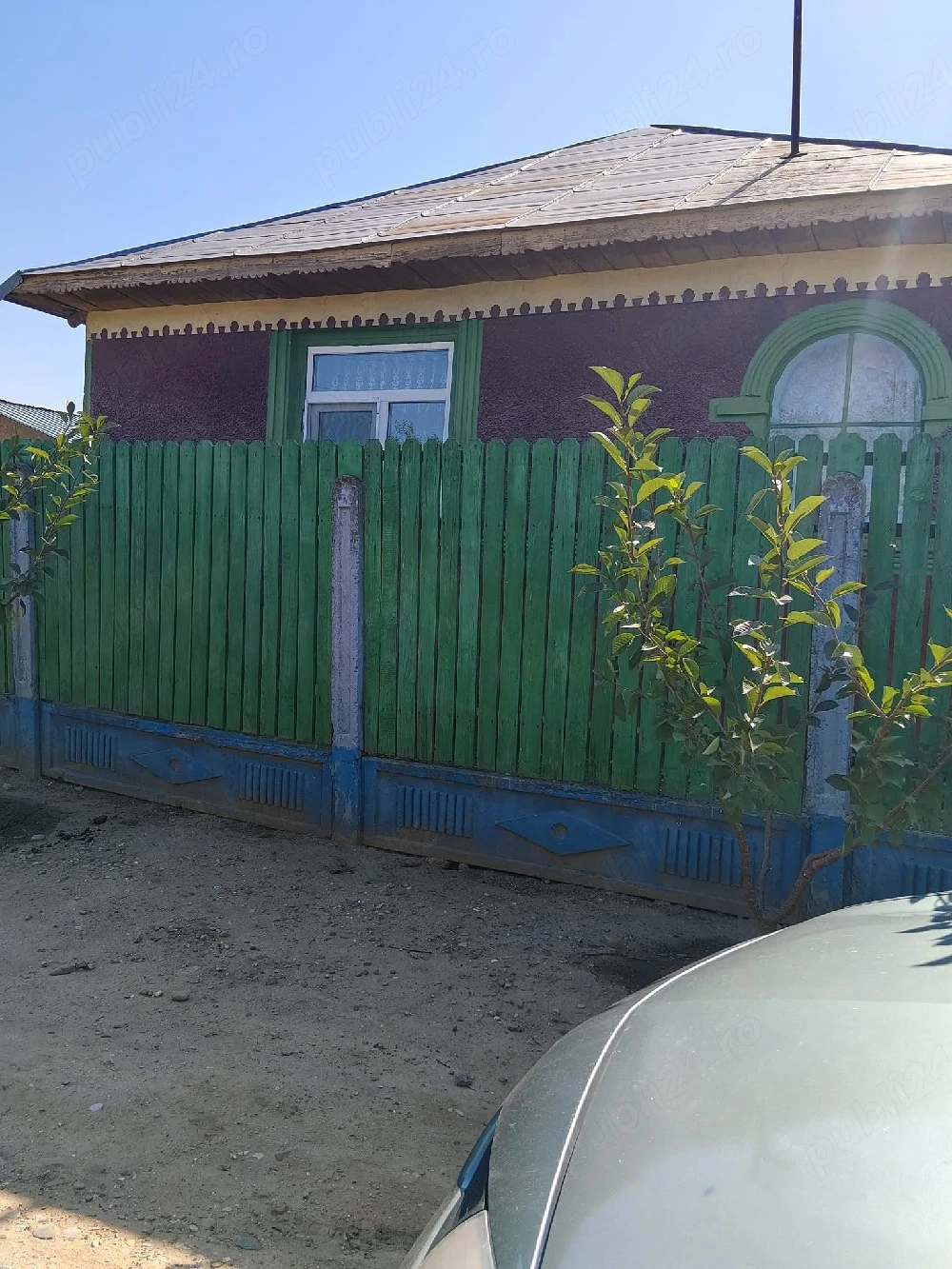 Casa de vanzare , 4 camere ,2 holuri ( mobilata )