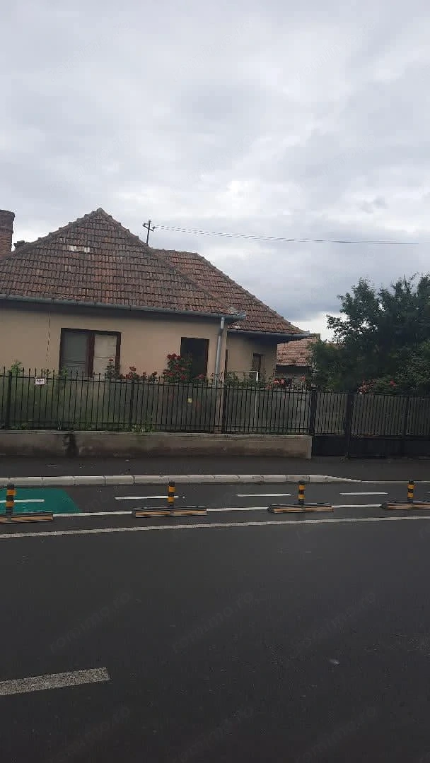 Vand casa si curte in zona centrala Campia Turzii