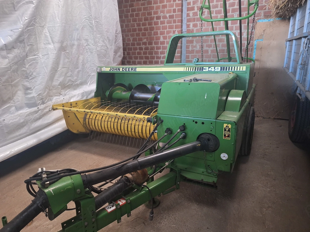 Vand presa  Baloti  John deere 349 import ca noua 