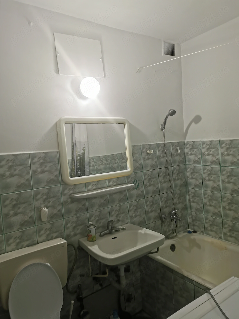 Închiriez apartament cu o camera 