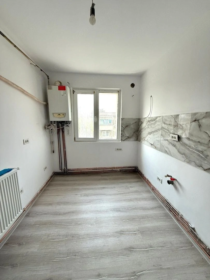 3 camere. Renovat compet. Centrala. Doua bai. Bloc anvelopat. Zona Sagului (3/7)