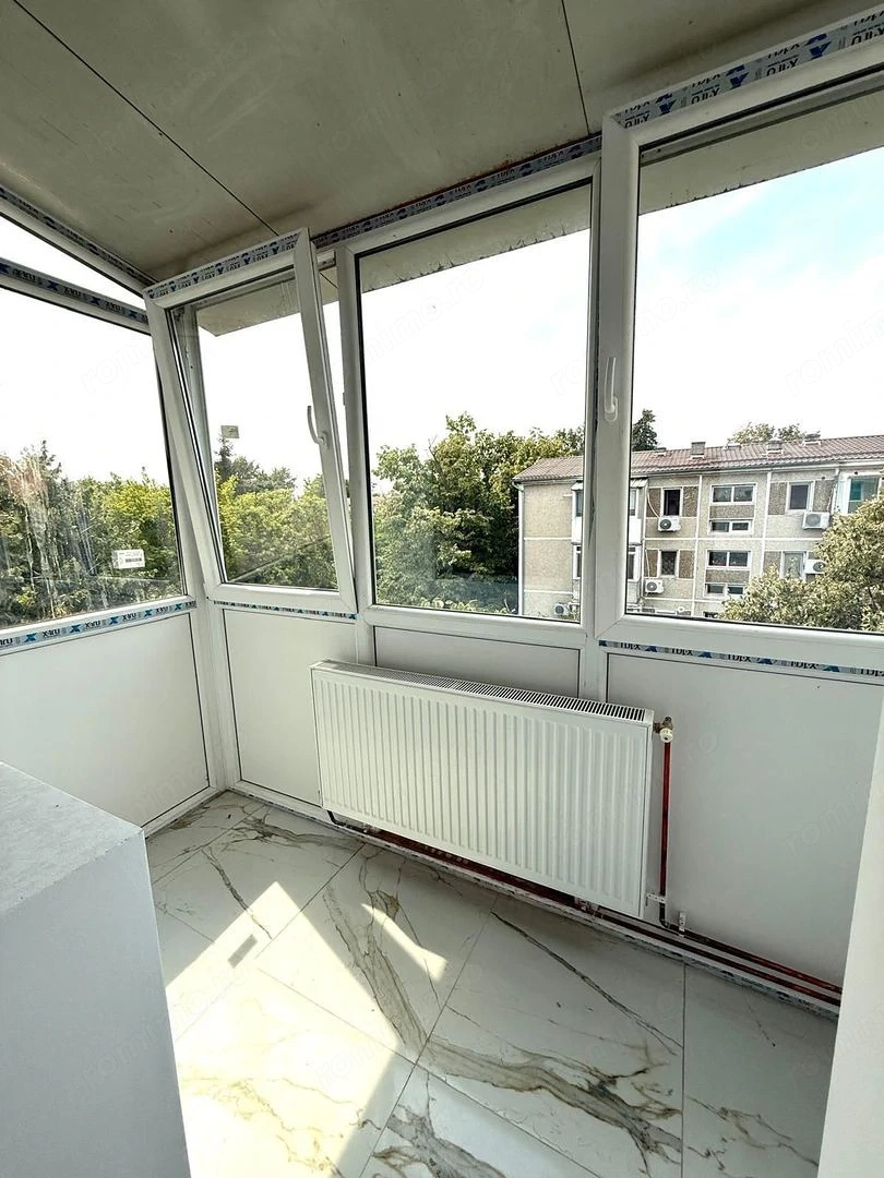 3 camere. Renovat compet. Centrala. Doua bai. Bloc anvelopat. Zona Sagului