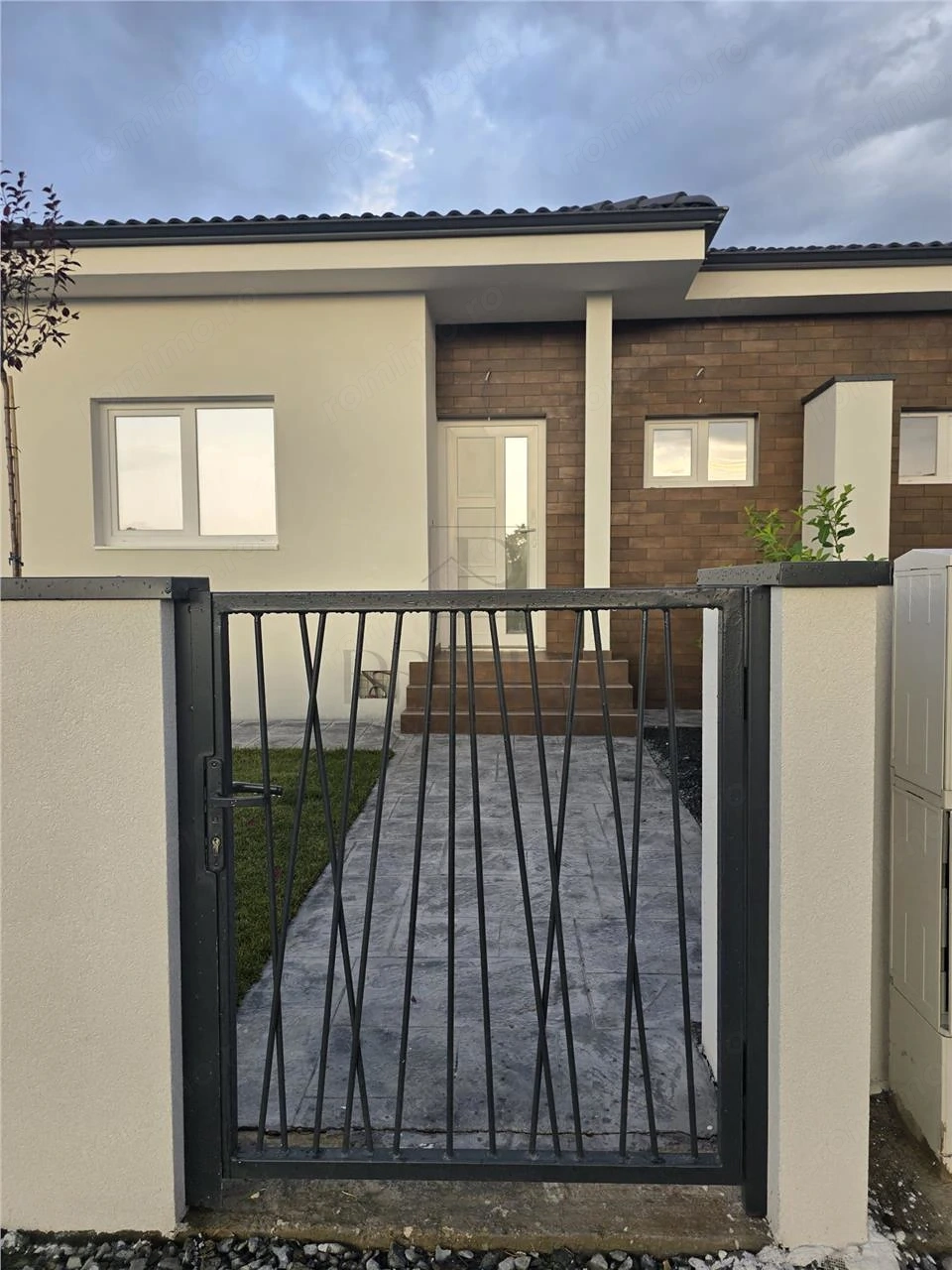 DUPLEX MODERN DE V #194;NZARE | MO #536;NI #538;A NOU #258; | TEREN GENEROS