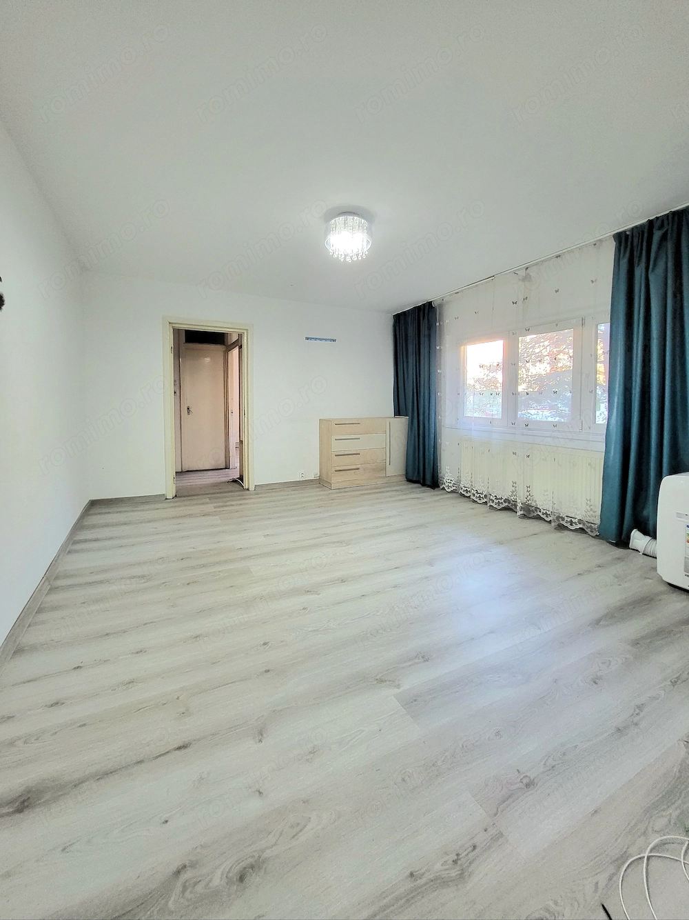 Apartament 2 camere, spațios, parter, aproape de Iulius Mall