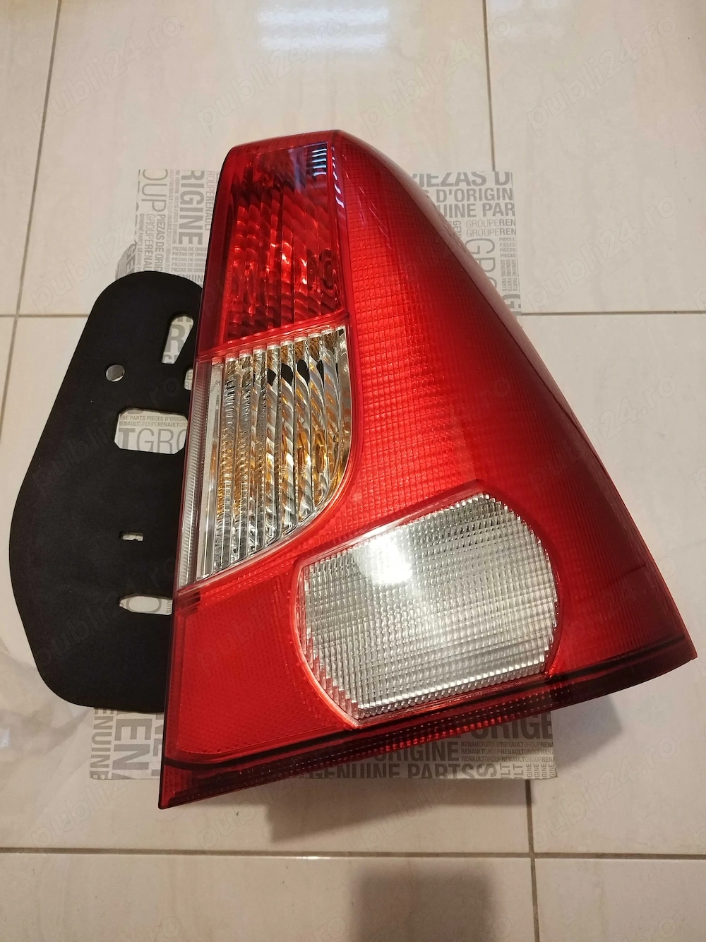 De vanzare set Lampa spate Dacia Logan