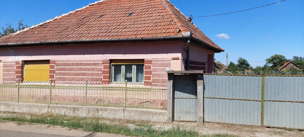 Casă individuală de vânzare cu teren 1054mp.sat Arpasel 10km de orașul Salonta 47km de Oradea jud.bi