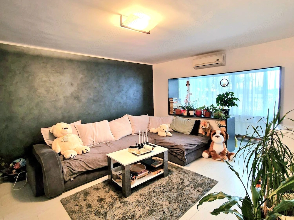Apartament foarte spatios, 4 camere, 2 băi, 2 balcoane, decomandat