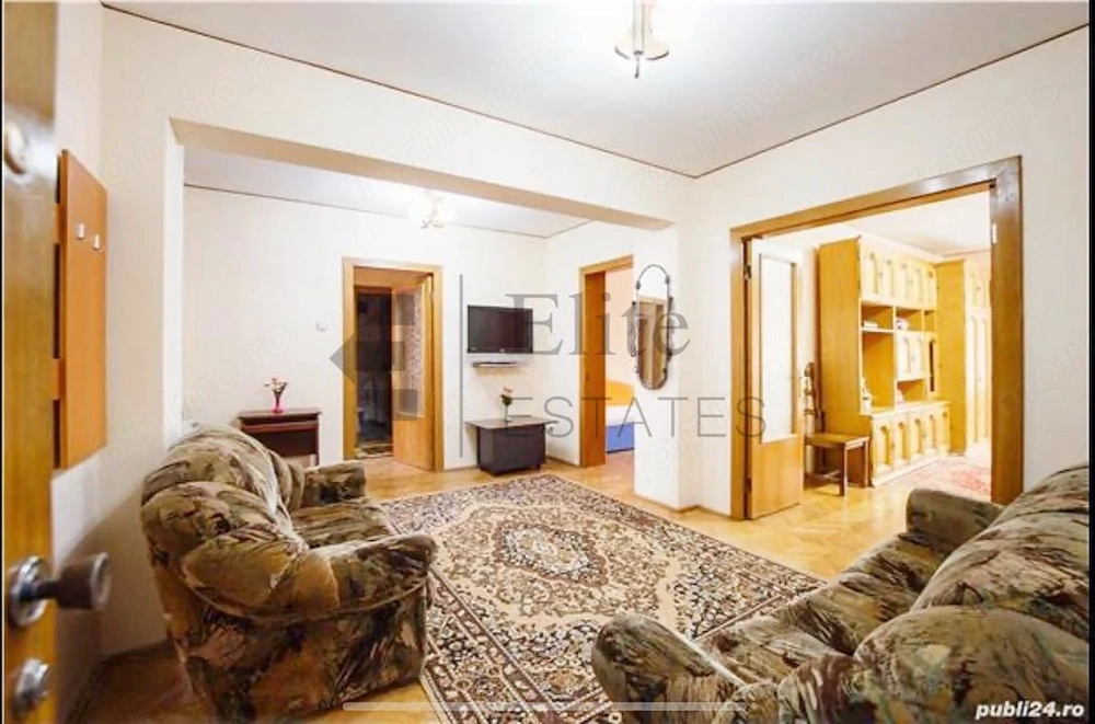 Apartament cu 4 camere de inchiriat pe Pietonala Republicii
