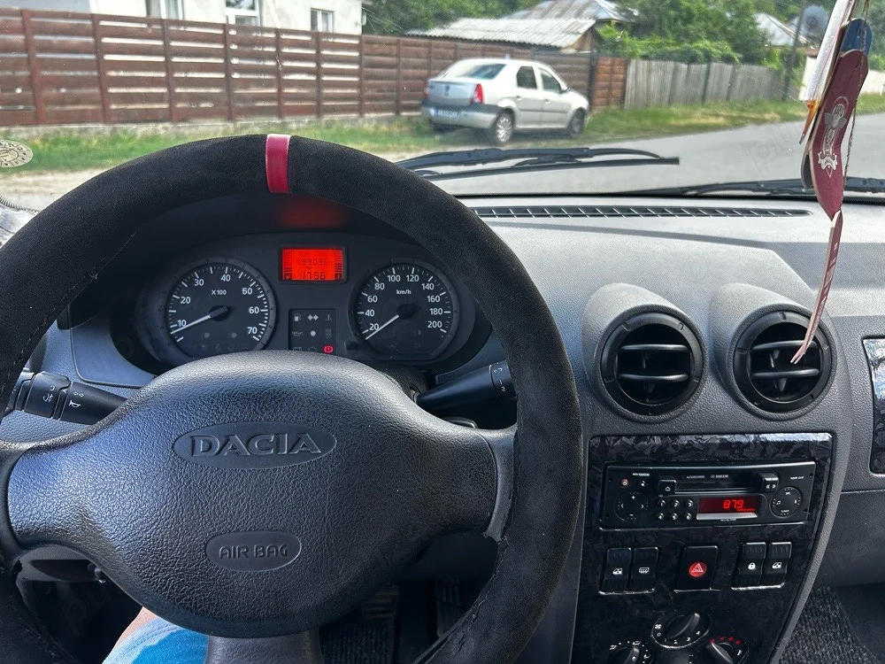 Dacia Logan an fabricație 2005 motor 1 4MPI.
