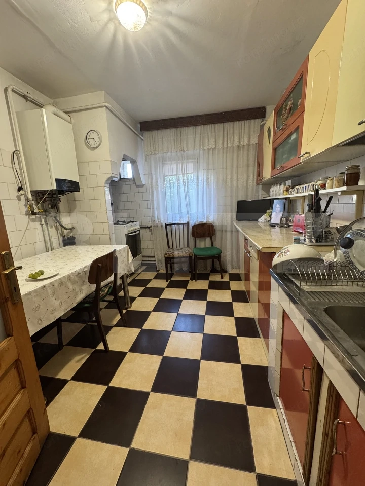 Apartament 4 camere 83 mp, zona Craiovita Noua