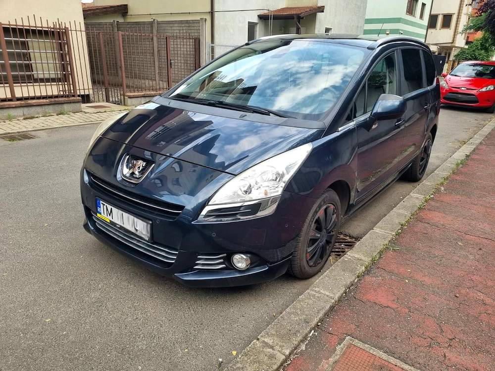 Peugeot 5008 (2013)   Benzina   Plafon panoramic