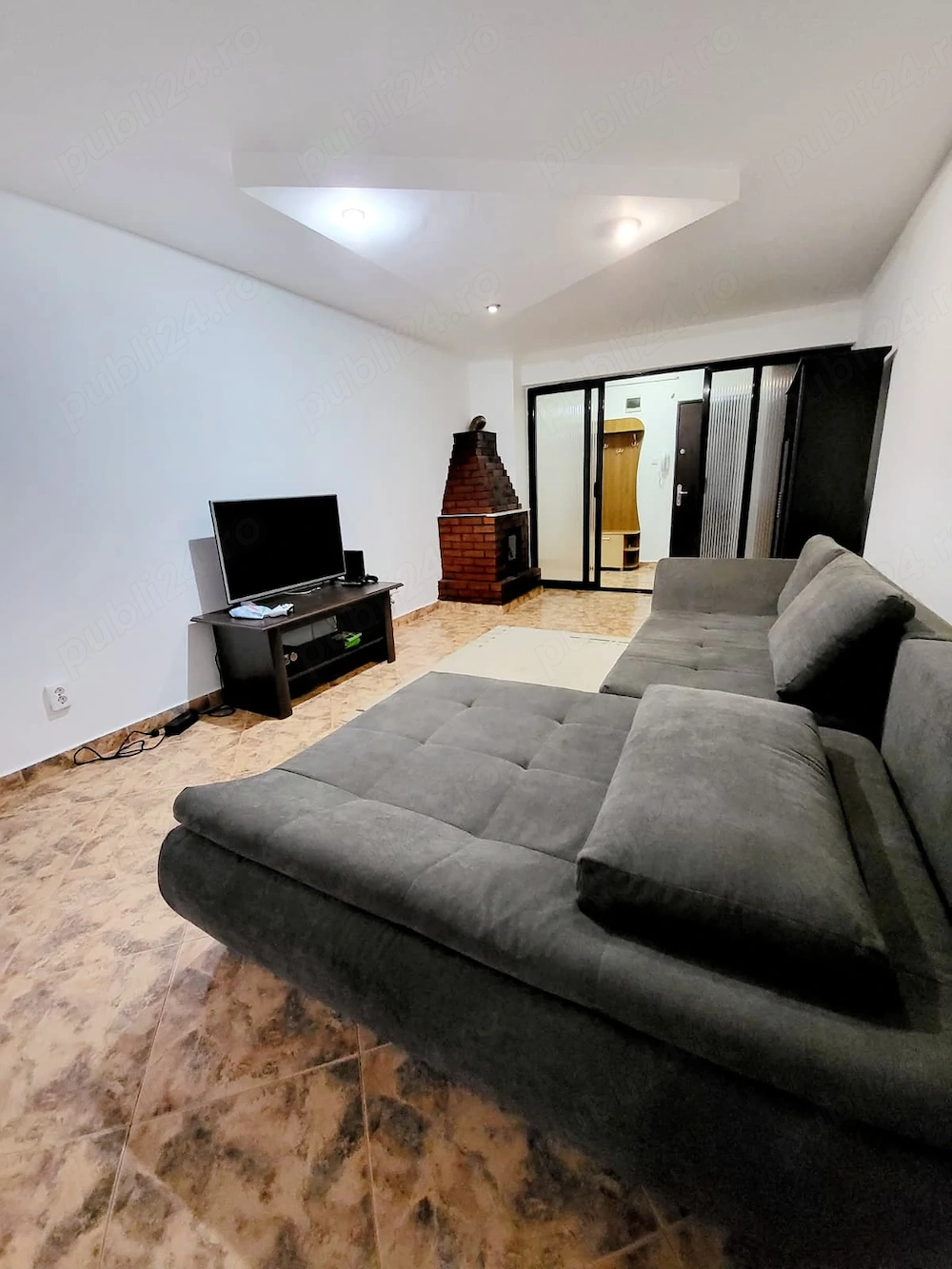 Apartament de inchiriat, str. 1 Decembrie, 2 camere, parter (langa ANAF)
