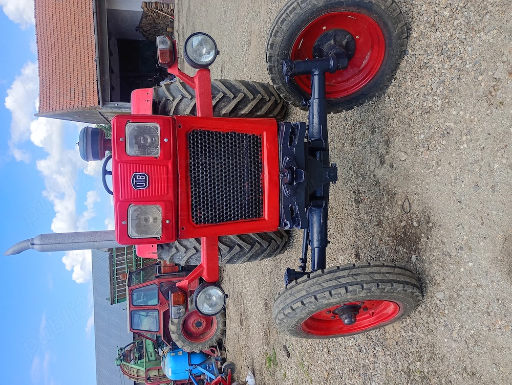 Tractor universal 650