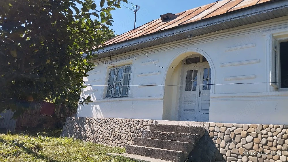 Casa bătrânească locuibila  de vanzare