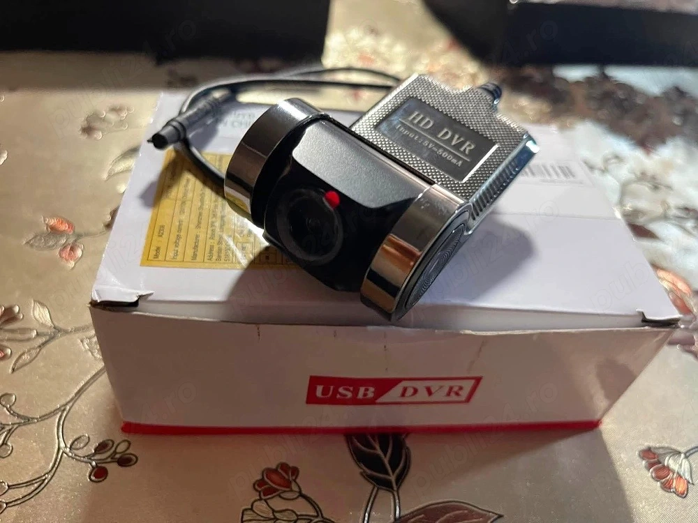 Schimb navigație cu camera de spate și cu camera de față