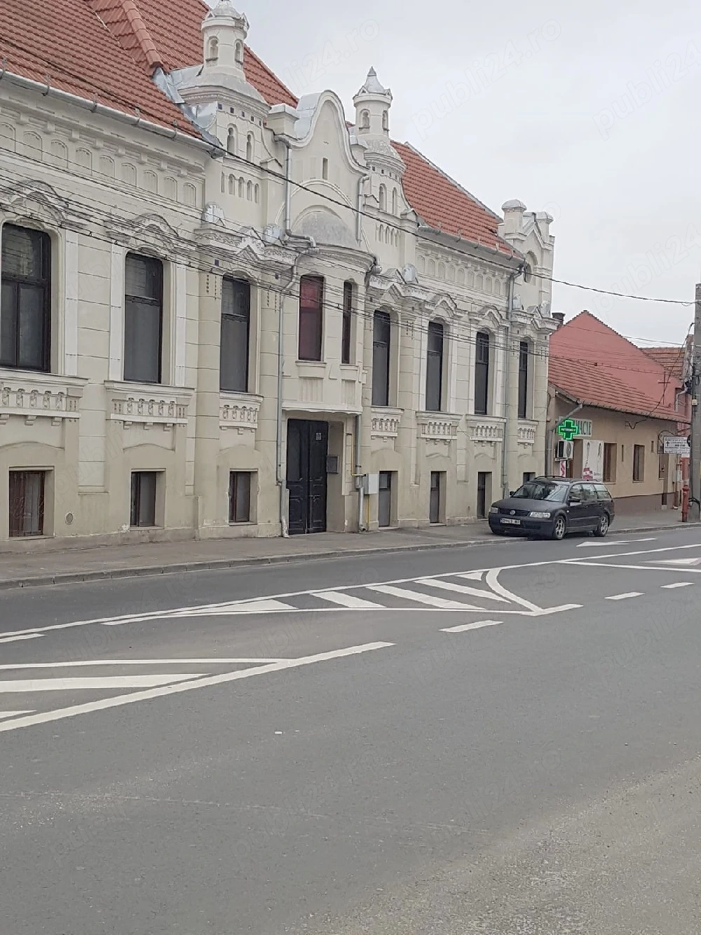 proprietar: Închiriez apartament 2 camere, ultra-central pe termen lung