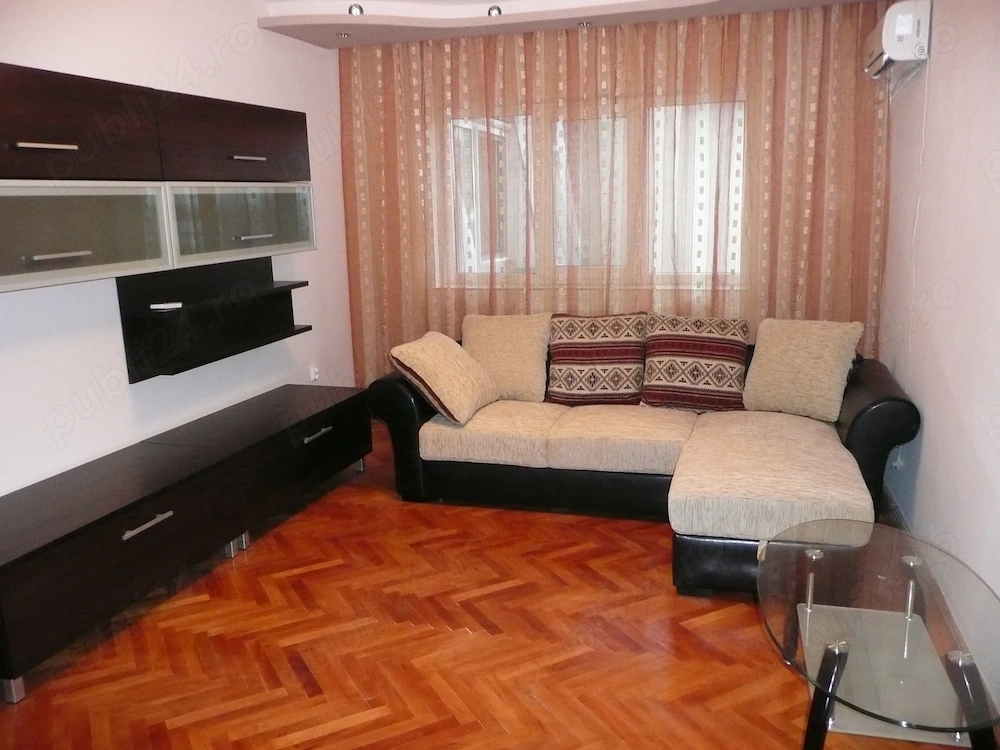 ofer spre inchiriere apartament cu 3 camere complet mobilat in Slatina jud. Olt, zona ultracentrala.