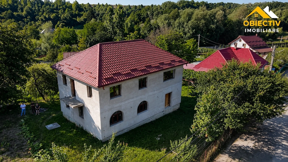 Casa P+E, 222 mp construiti, teren 1.078 mp, Borlesti, jud. Neamt