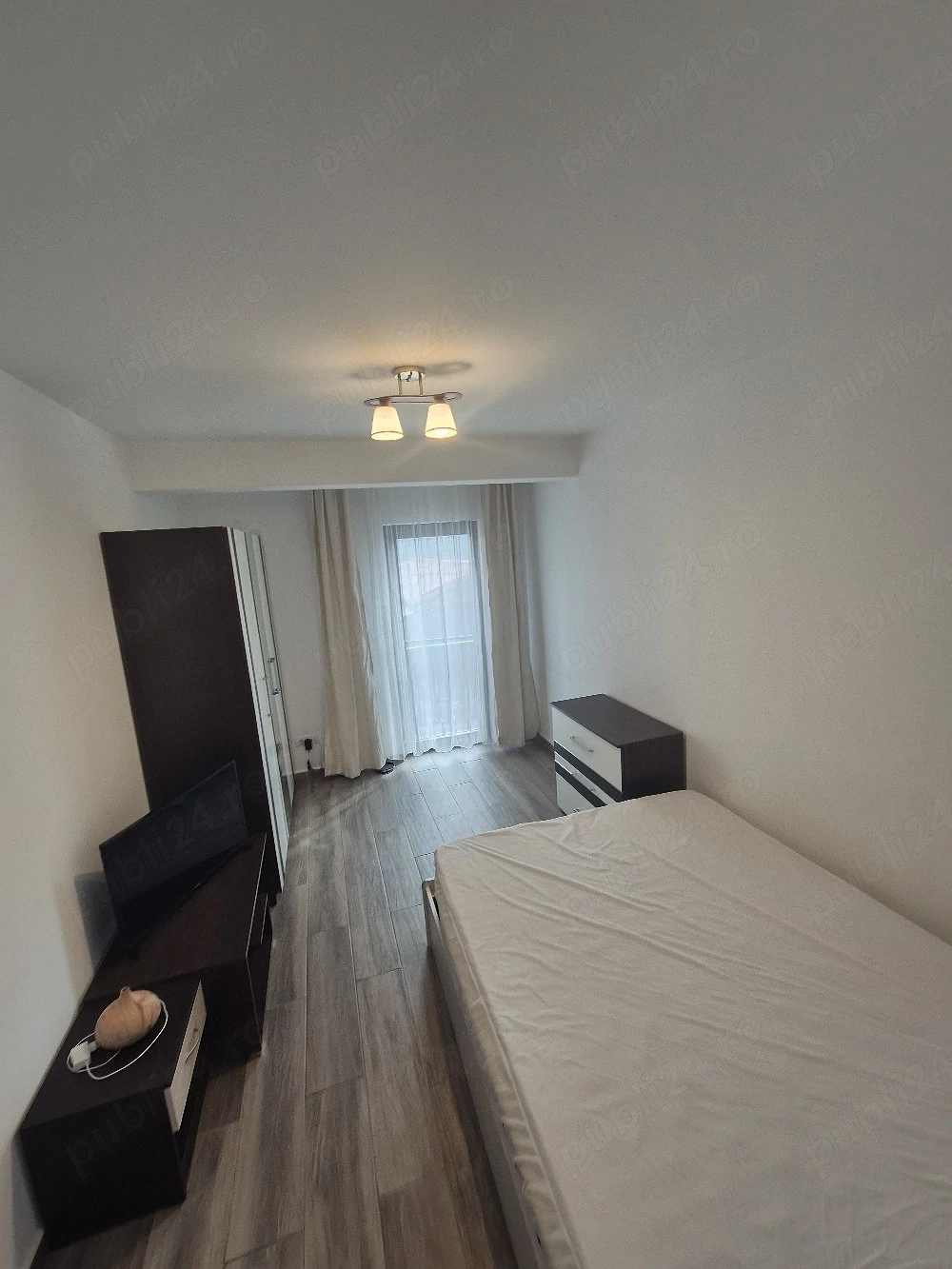 închiriez apartament cu 2camere 