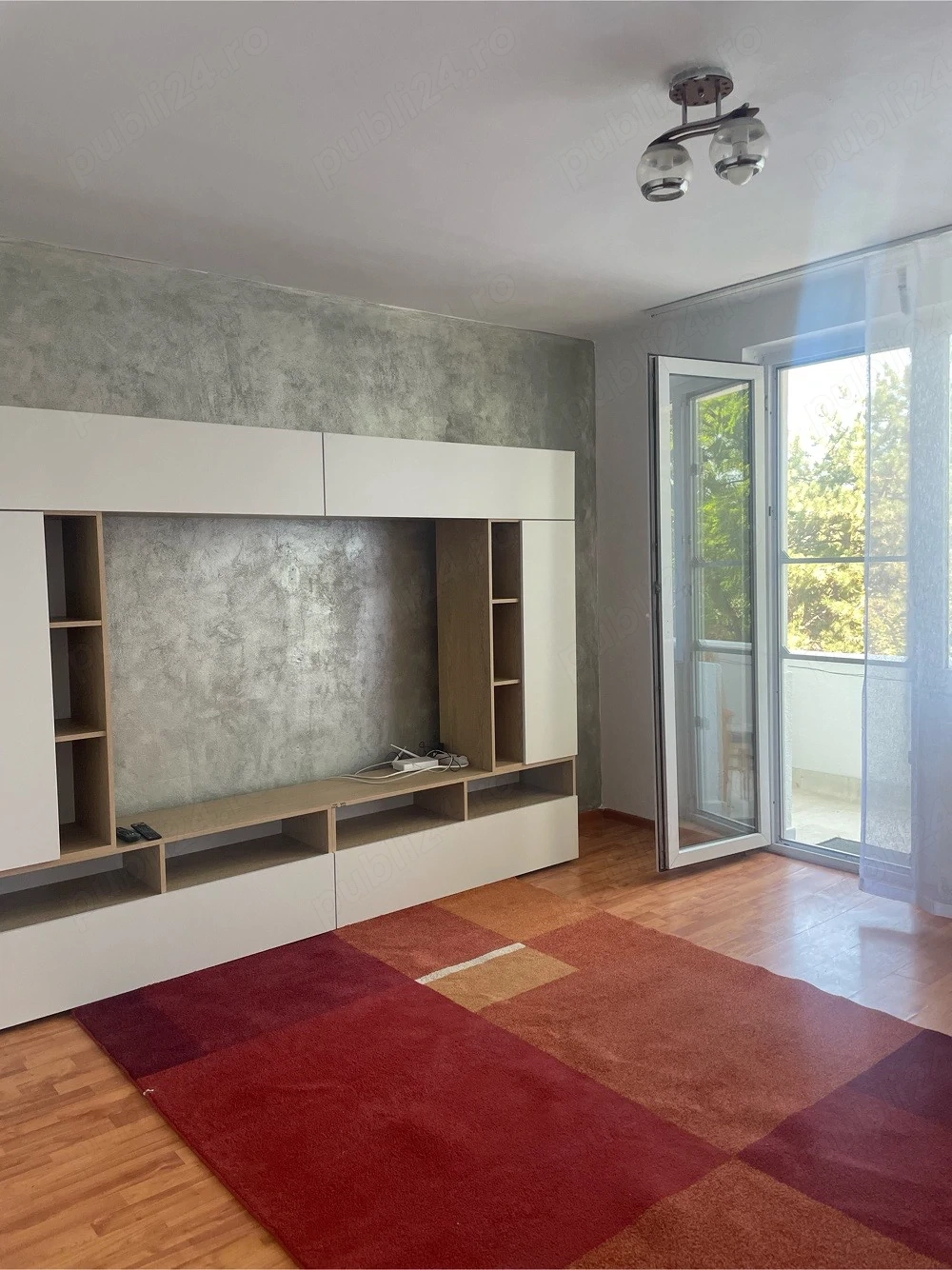 Inchiriez apartament , 3 camere , decomandat , etaj 2 , Splaiul C.Brediceanu