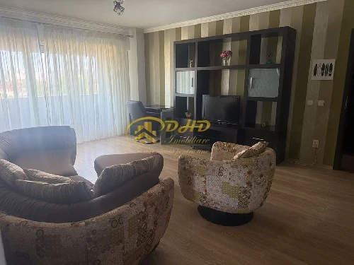 Apartament 2 camere decomandate in zona Podul de Fier.