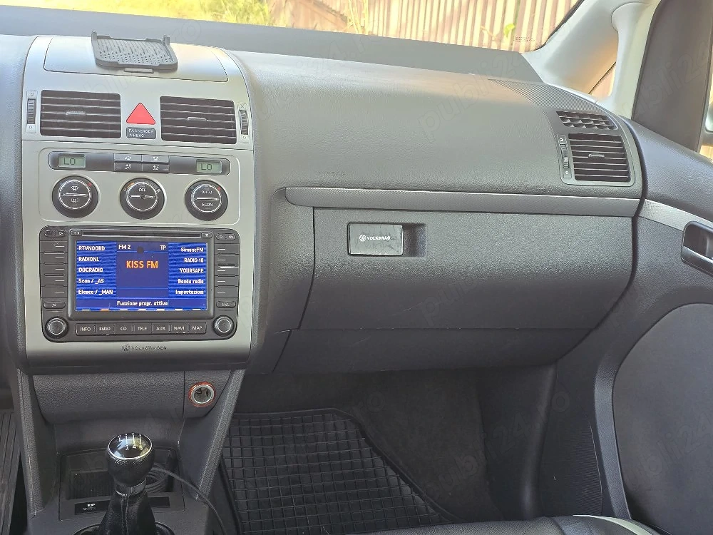 vand Volkswagen Touran 1.9 tdi anul 2004 