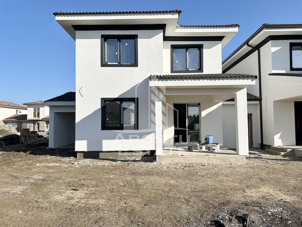 Jumatate de duplex cu 5 camere despartit prin garaj, 131 mp utili