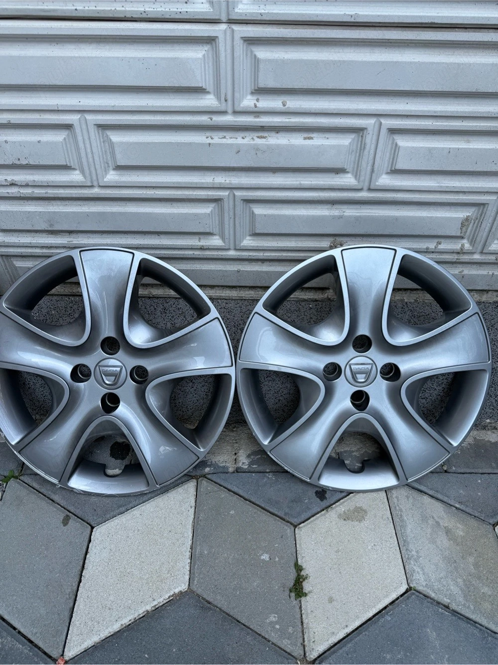 Vand set capace originale Dacia Logan 2020