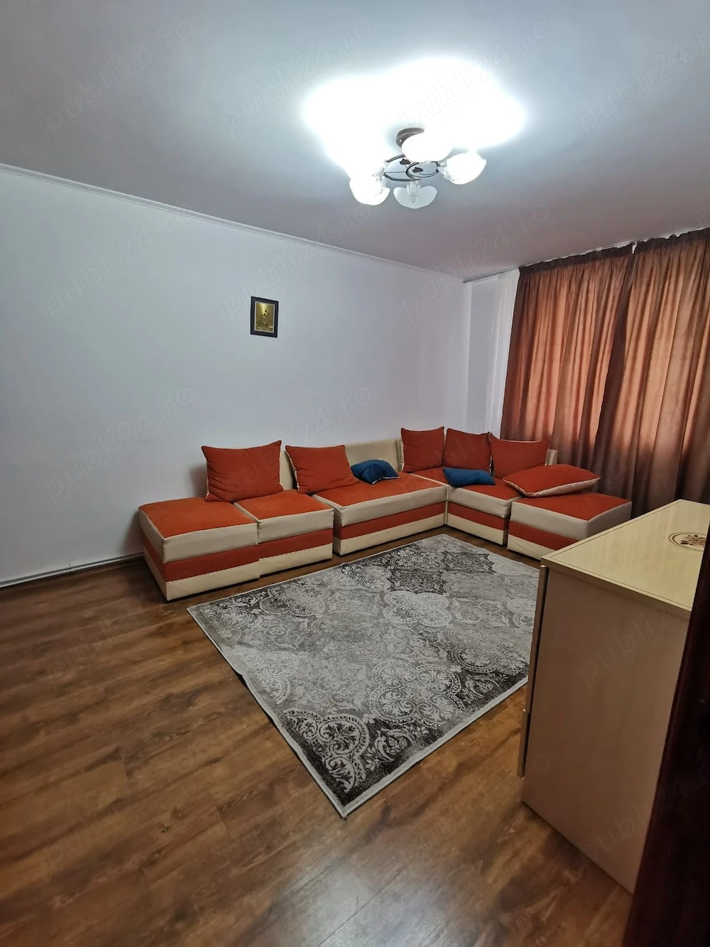 Apartament 3 camere de închiriat, central, Bld Traian, zona spital, școala 2