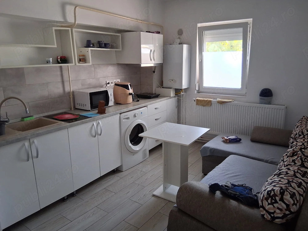 Închiriez apartament o cameră zonă centrală