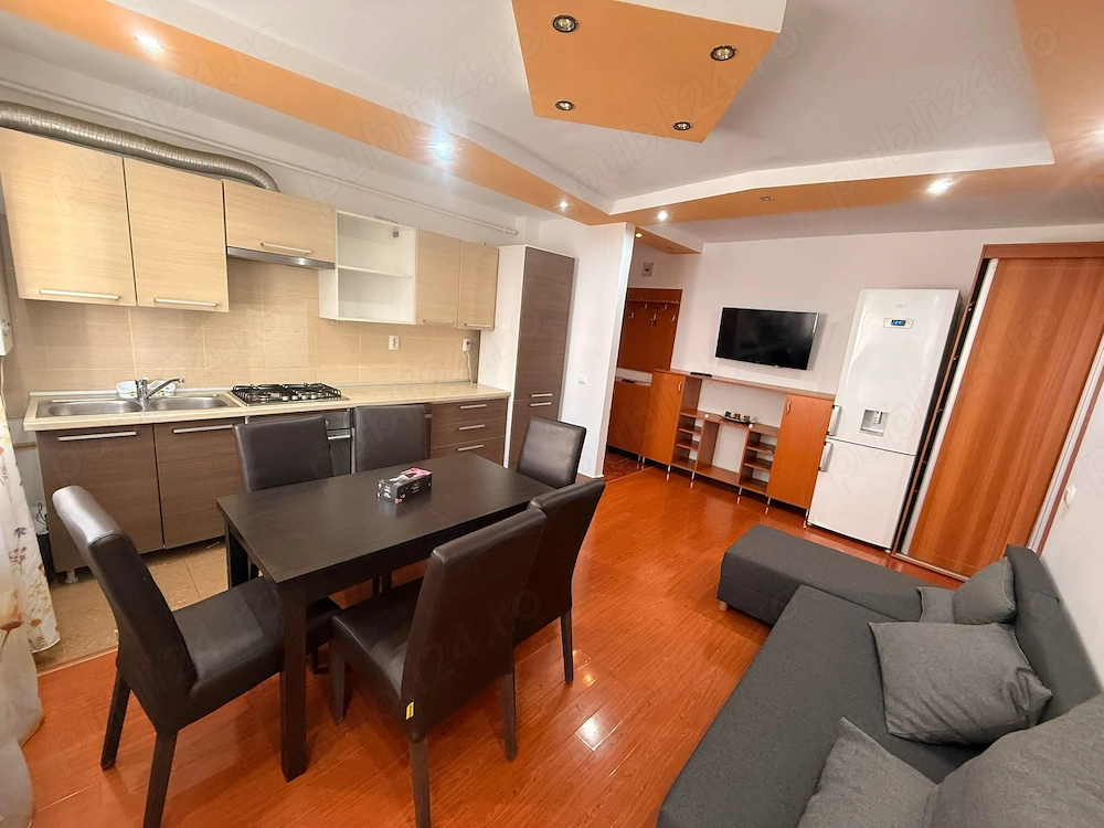 Apartament 3 camere semidecomandat zona Eroilor