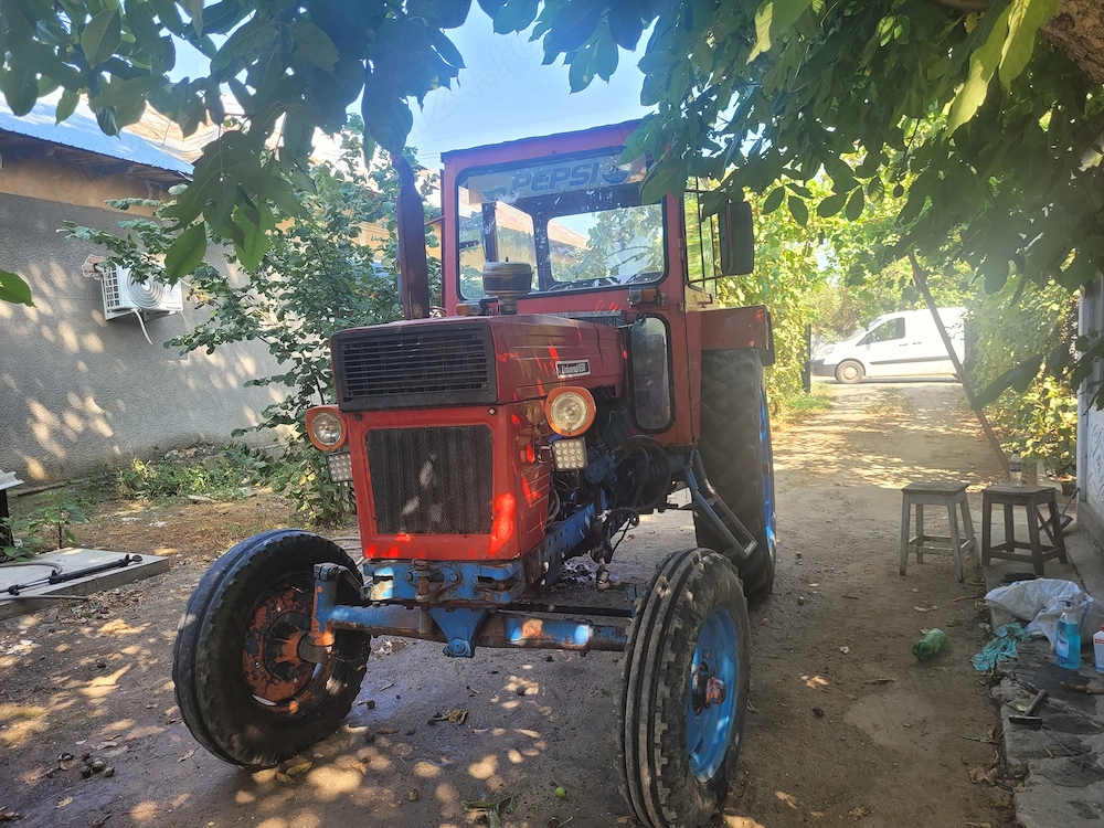 Vând tractor U650