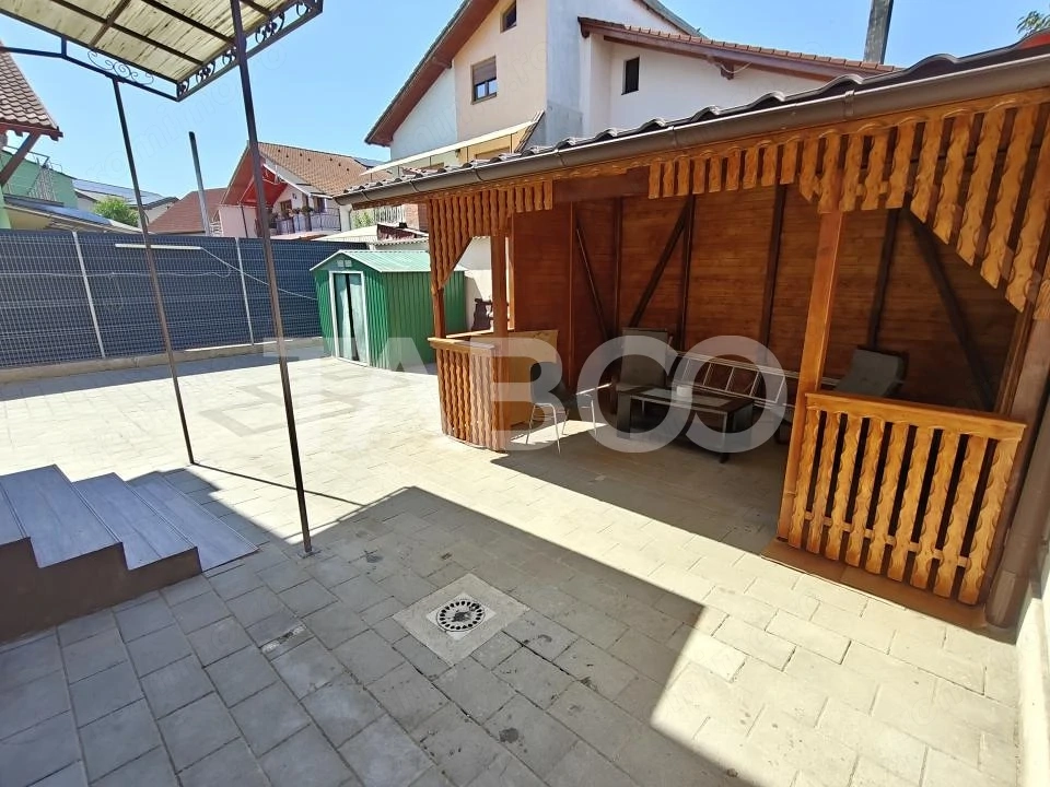 Casa cu 4 camere 2 bai - curte - filigorie - panouri fotovoltaice 