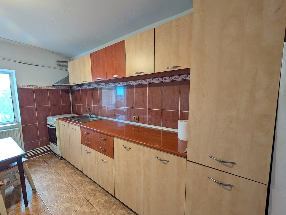 Vând apartament cu 3 camere, complet decomandat, suprafață utilă 66 mp , Etaj 2 4
