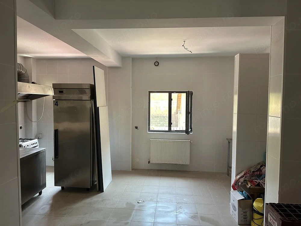 Inchiriez spatiu comercial 100mp pretabil bucatarie
