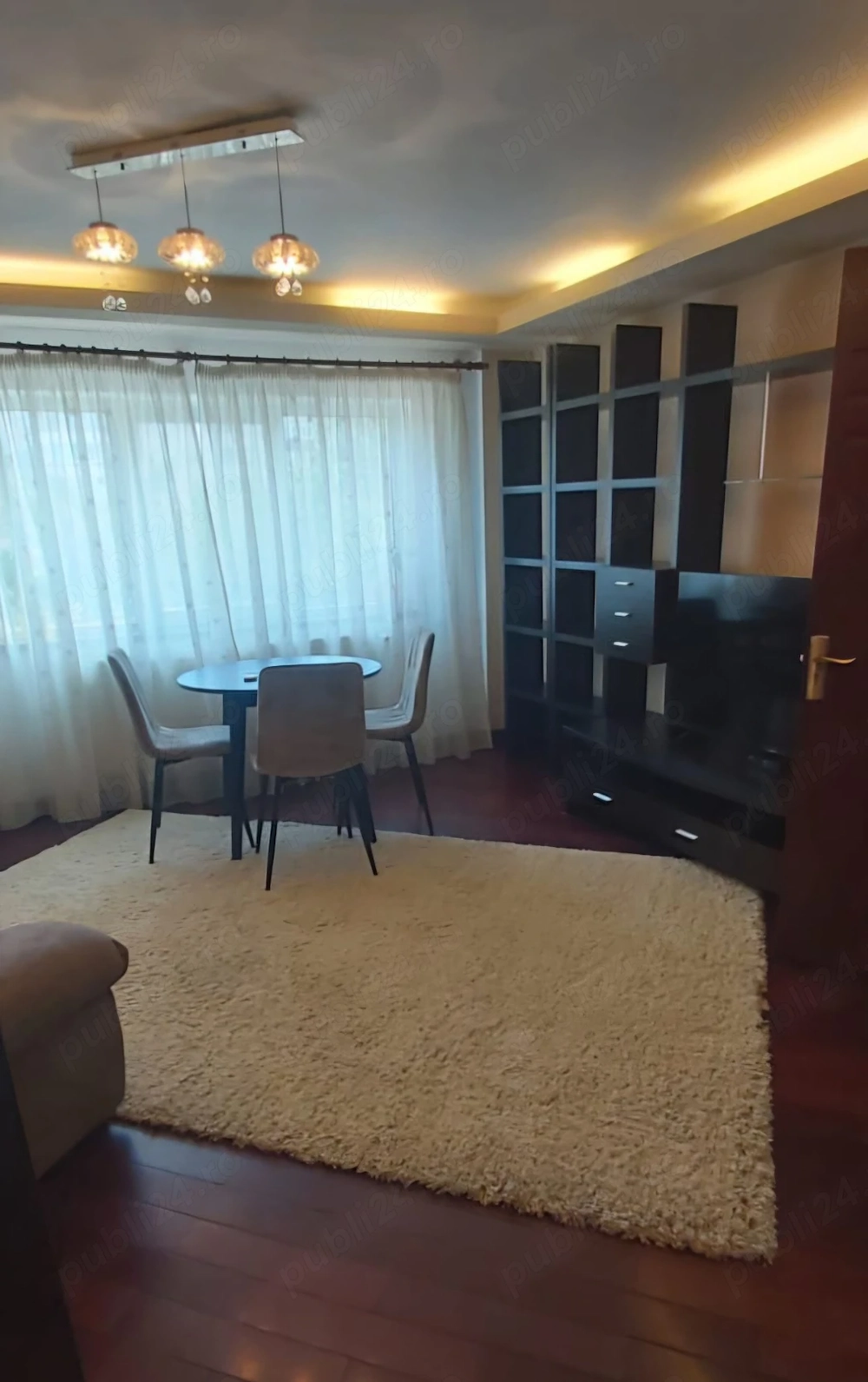 Apartament de inchiriat 3 camere 2 băi zona biserica Sf.Apostol Andrei