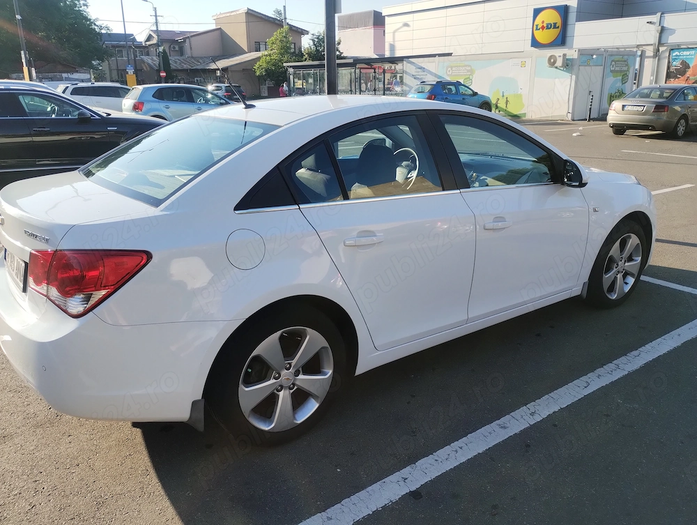 Vând auto Chevrolet Cruze 