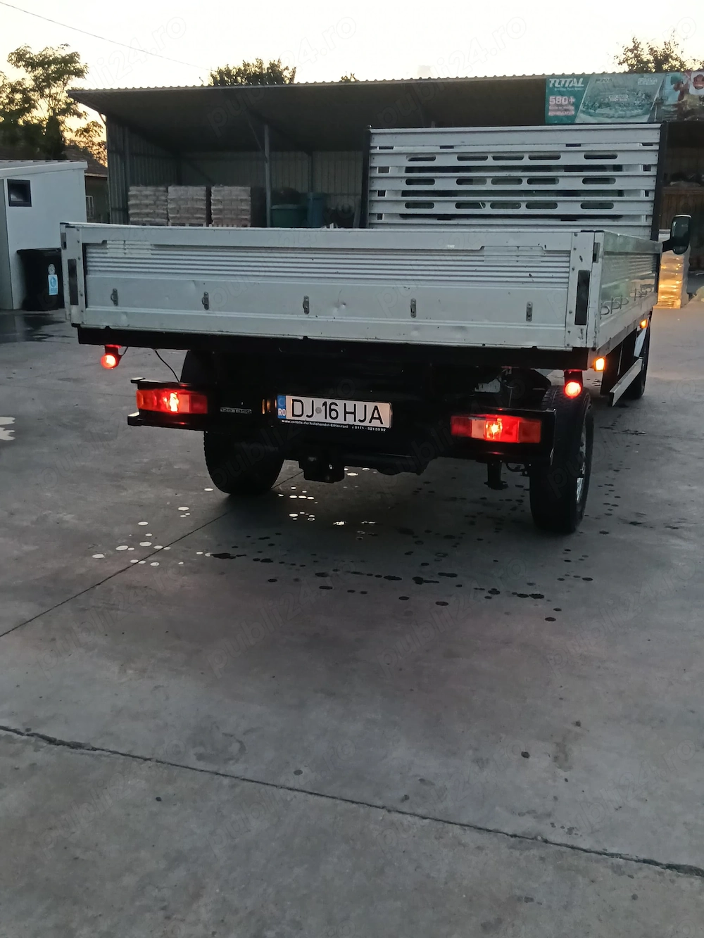 Ford transit 2,2 cu prelată , tracțiune spate