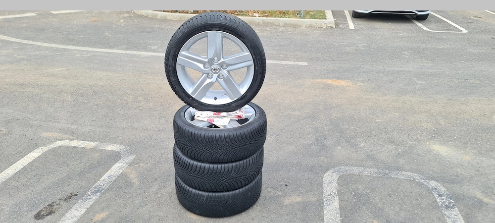 Jante aliaj 17" originale Toyota 5x114.3 butuc 60.1 Anvelope all season 225/45/17 An 2024 Lexus,BYD