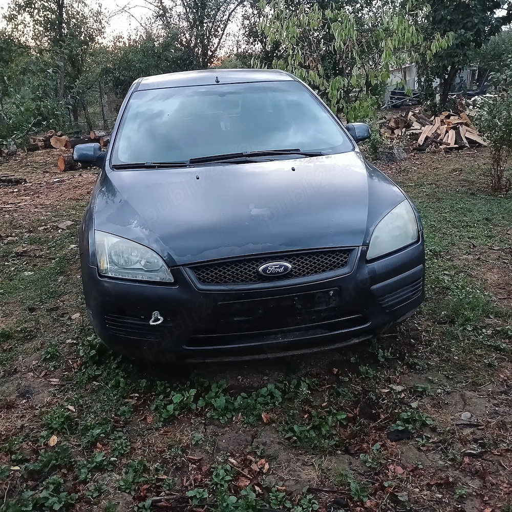 Dezmembrez Ford focus 2 2004