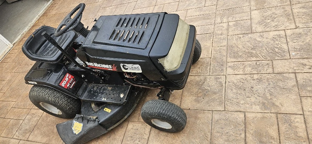 Tractoras de tuns iarba 