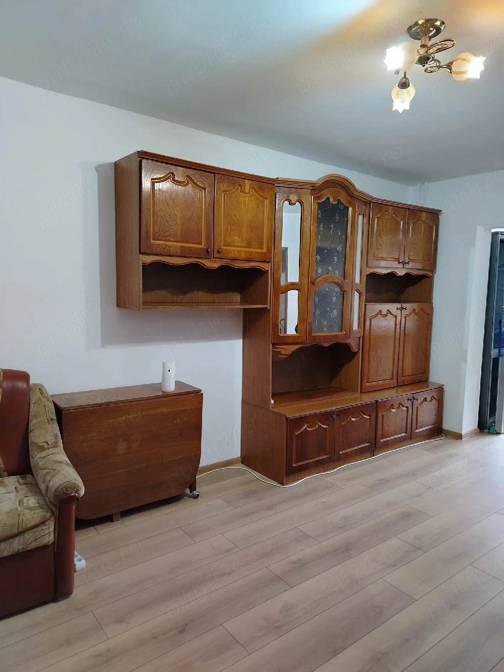 Închiriez garsoniera Între Lacuri
