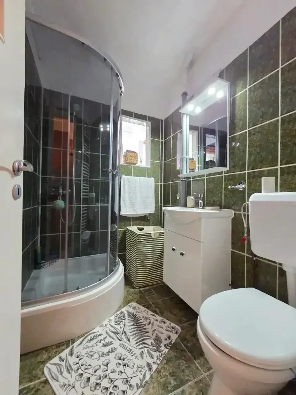 Ofer spre închiriere apartament două camere, zona Berzei, Brașov 